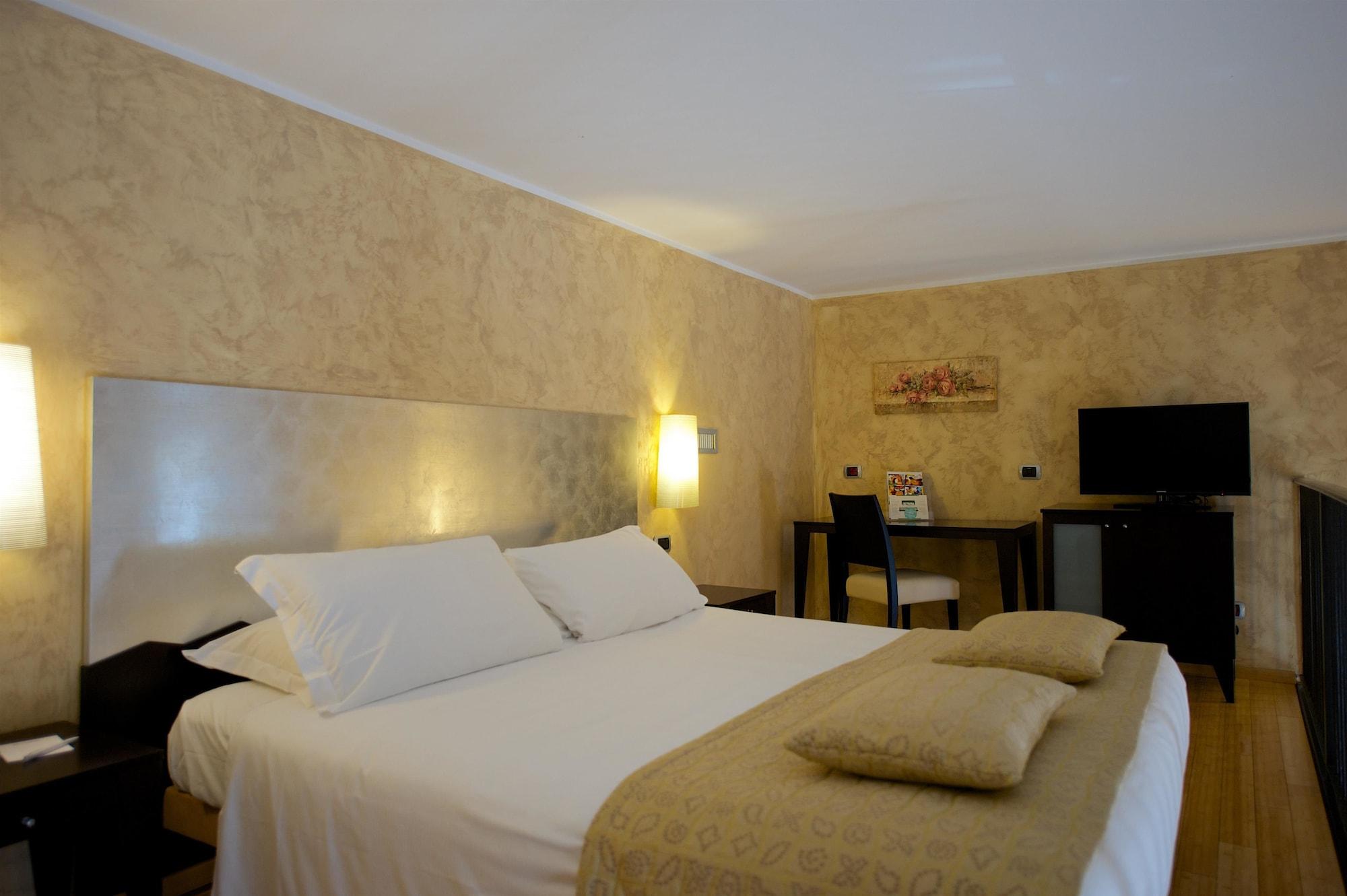 ベストウエスタン クリスタル パレス ホテル トリノ エクステリア 写真